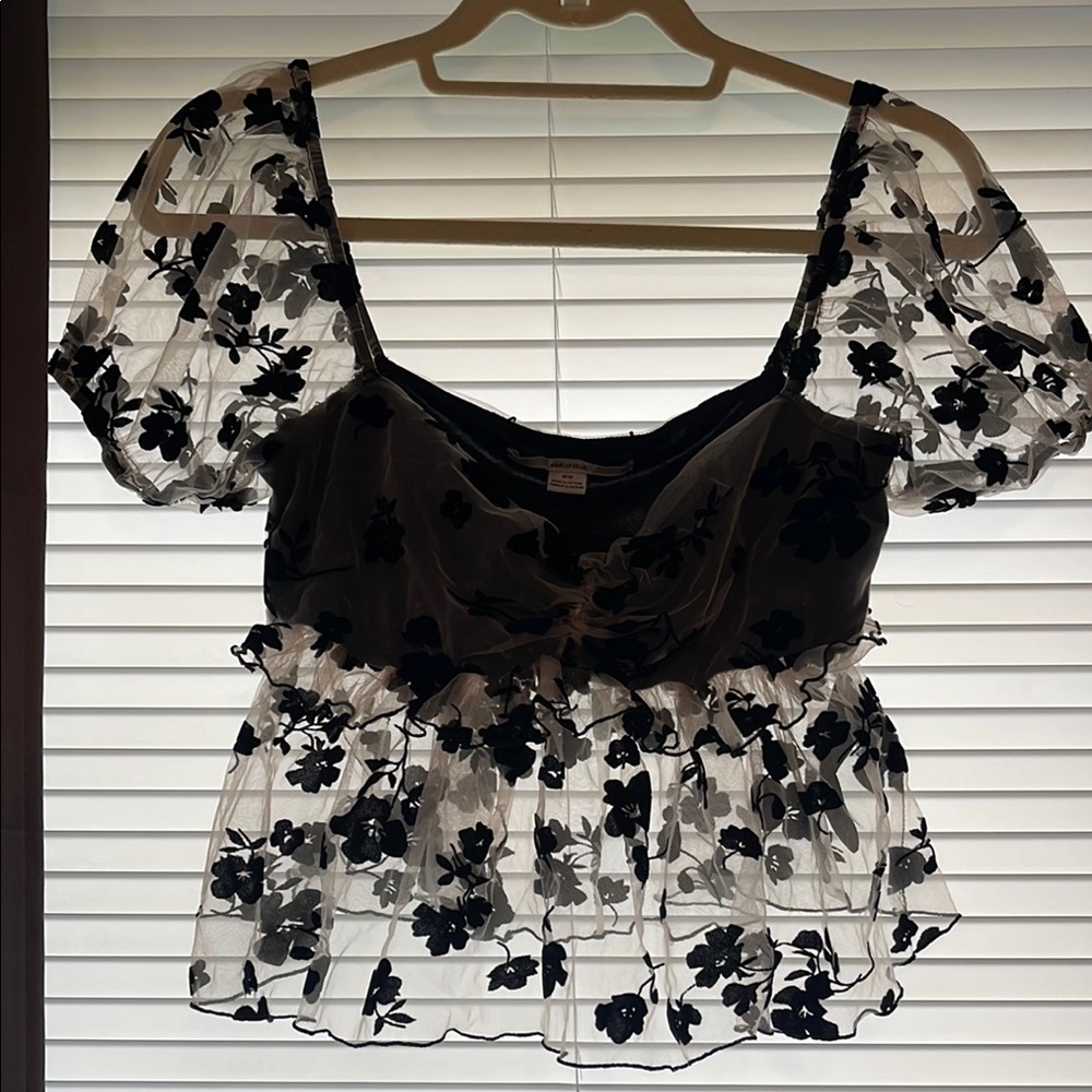 Kimchi Blue Black and White Puff Sleeve Crop Blouse